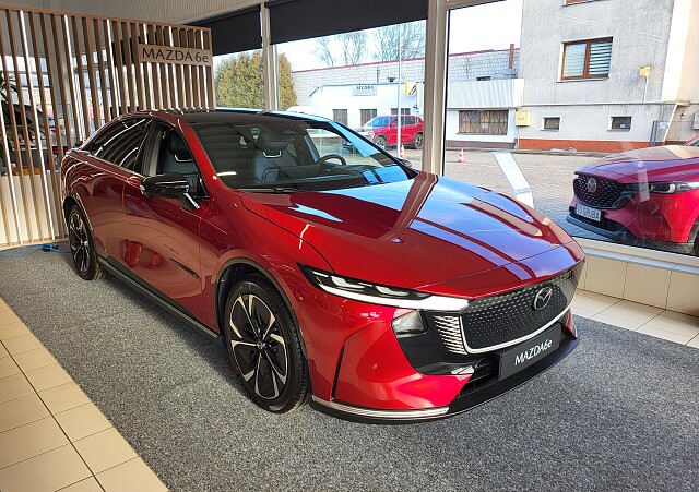 Mazda 6e - Kolor Czerwony, zdjęcie 1