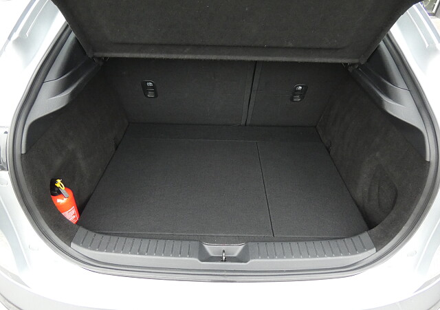 Mazda CX-30 - Kolor Sonic Silver, zdjęcie 10