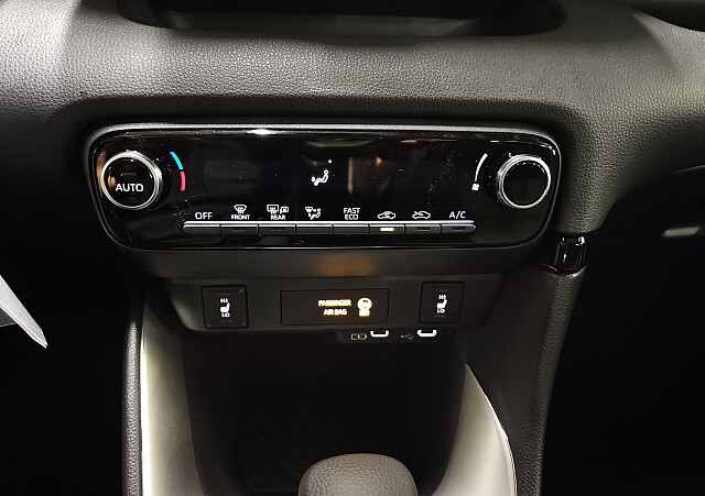 Mazda 2 Hybrid - Kolor Lead Grey, zdjęcie 8