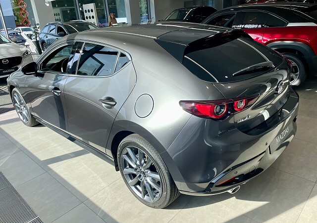 Mazda 3 - Kolor Machine Gray, zdjęcie 2