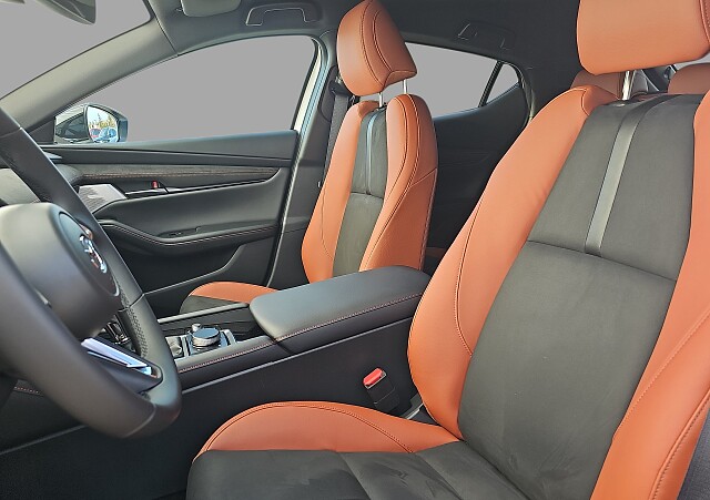 Mazda 3 - Kolor Snowflake White Pearl, zdjęcie 9