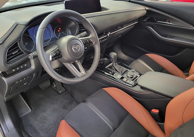 Mazda CX-30 - Kolor Zircon Sand Metalic, zdjęcie 4