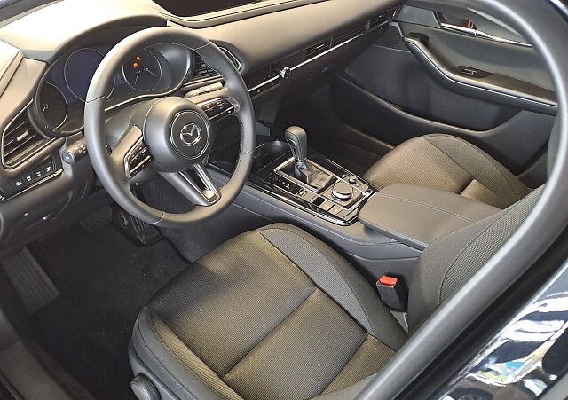 Mazda CX-30 - Kolor Jet Black, zdjęcie 6