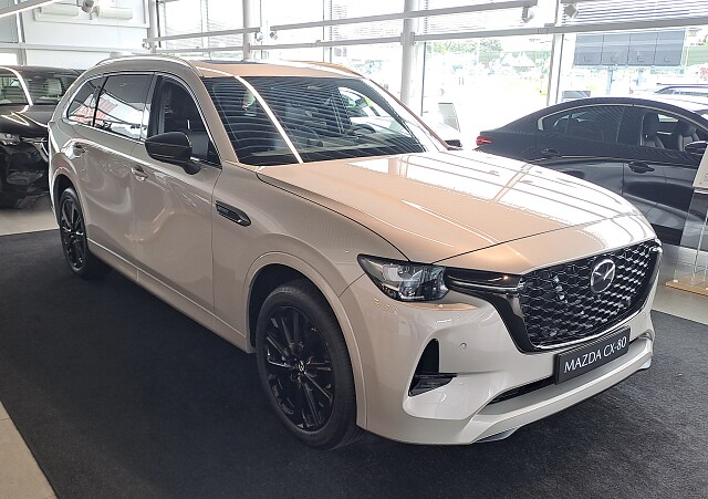 Mazda CX-80 - Kolor Platinum Quartz, zdjęcie 3