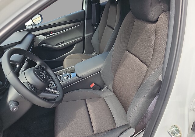 Mazda 3 - Kolor Snowflake White Pearl, zdjęcie 12