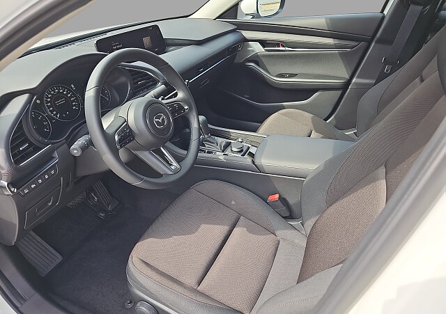 Mazda 3 - Kolor Snowflake White Pearl, zdjęcie 13