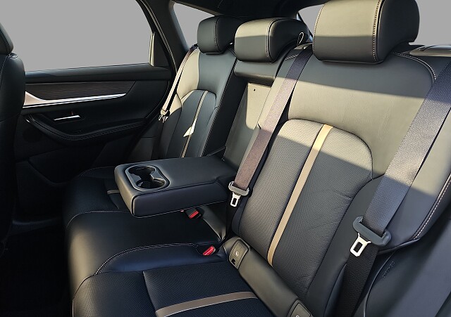 Mazda CX-60 - Kolor Platinum Quartz, zdjęcie 12