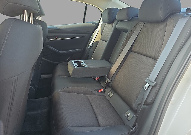 Mazda 3 - Kolor Snowflake White Pearl, zdjęcie 13