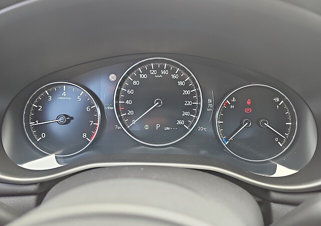 Mazda 3 - Kolor Snowflake White Pearl, zdjęcie 10