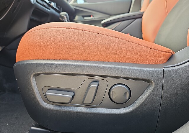 Mazda CX-30 - Kolor Zircon Sand Metalic, zdjęcie 18