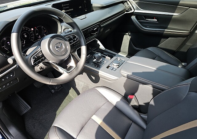 Mazda CX-60 - Kolor Deep Crystal Blue, zdjęcie 10