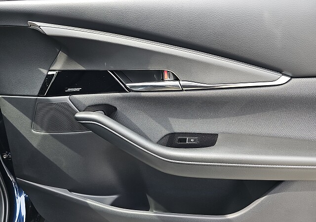 Mazda CX-30 - Kolor Deep Crystal Blue, zdjęcie 18