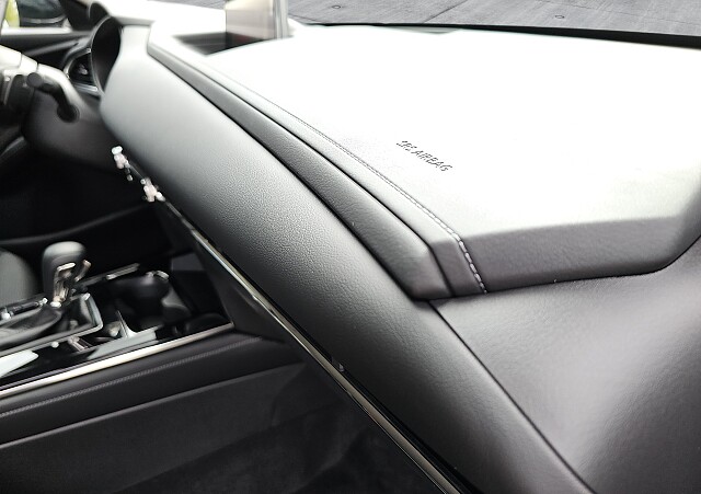 Mazda CX-30 - Kolor Jet Black, zdjęcie 14