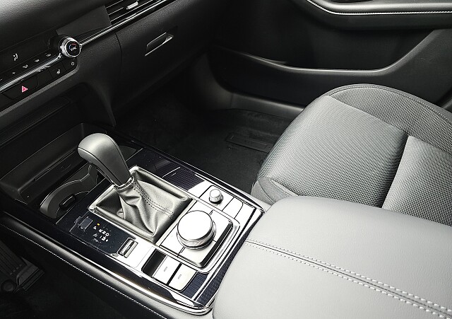 Mazda CX-30 - Kolor Jet Black, zdjęcie 16