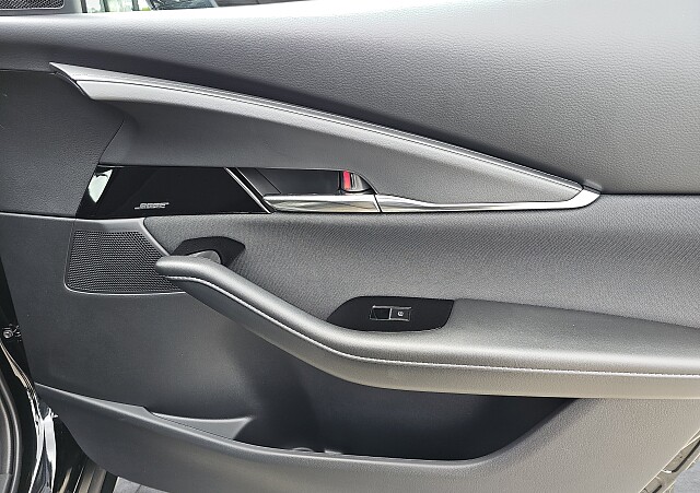 Mazda CX-30 - Kolor Jet Black, zdjęcie 17