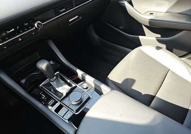 Mazda 3 - Kolor Machine Gray, zdjęcie 22