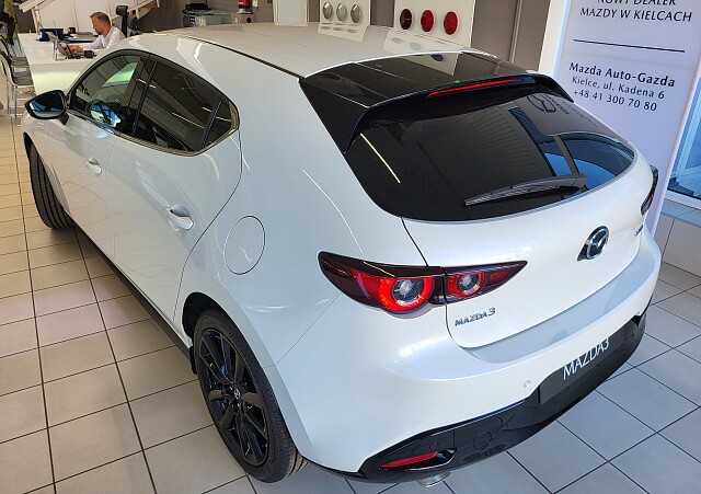 Mazda 3 - Kolor Snowflake White Pearl, zdjęcie 6