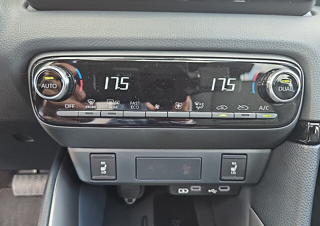 Mazda 2 Hybrid - Kolor Formal Red, zdjęcie 14