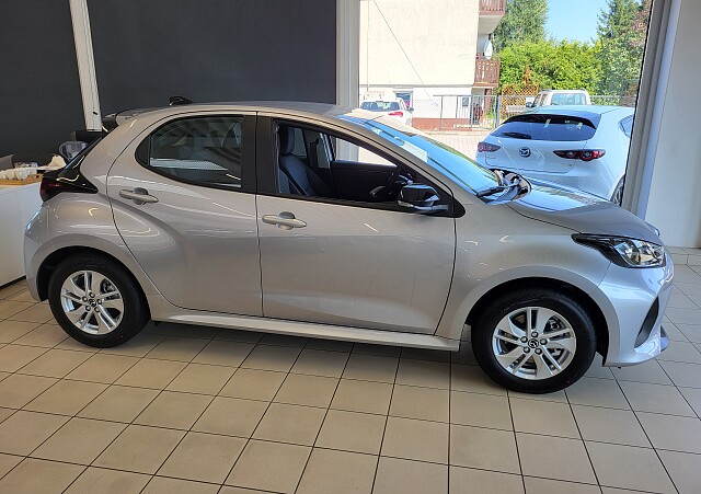 Mazda 2 Hybrid - Kolor Stormy Silver, zdjęcie 3