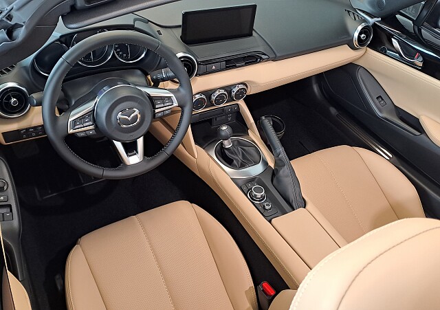 Mazda MX-5 - Kolor Jet Black, zdjęcie 7