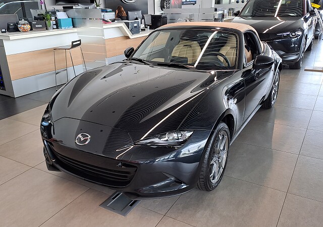 Mazda MX-5 - Kolor Jet Black, zdjęcie 1
