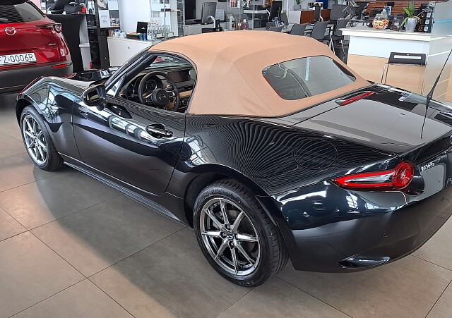 Mazda MX-5 - Kolor Jet Black, zdjęcie 4