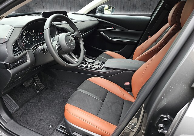 Mazda CX-30 - Kolor Machine Gray, zdjęcie 10