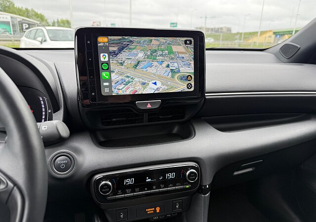Srebrna Mazda 2 Hybrydowa Auto-Gazda 7.JPG