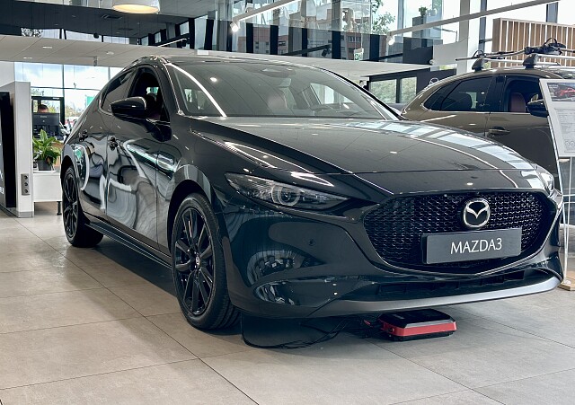 Mazda 3 - Kolor Jet Black, zdjęcie 2