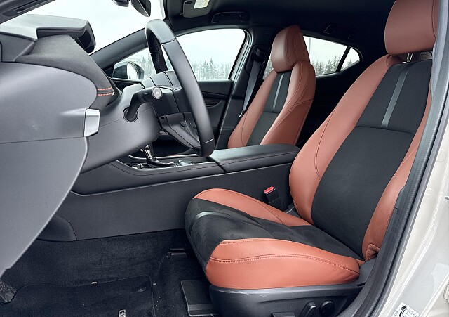 Mazda 3 - Kolor Platinum Quartz, zdjęcie 7