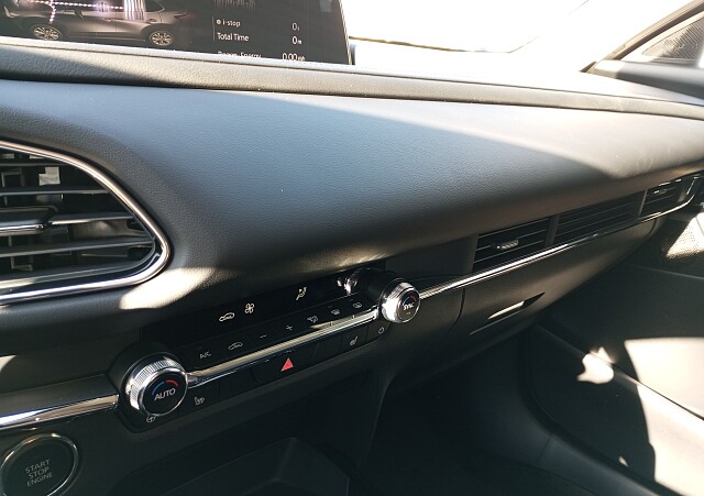 Mazda CX-30 - Kolor Jet Black, zdjęcie 10