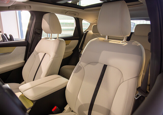 Mazda CX-60 - Kolor Jet Black, zdjęcie 4