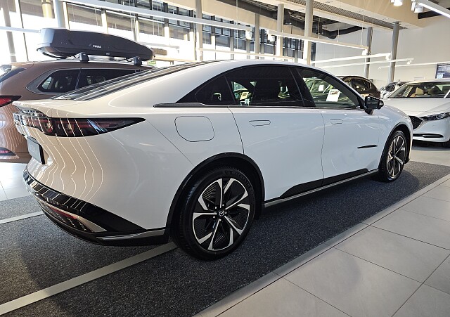 Mazda 6e - Kolor Biały, zdjęcie 2