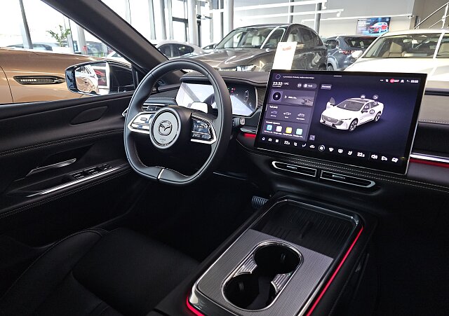 Mazda 6e - Kolor Jet Black, zdjęcie 1