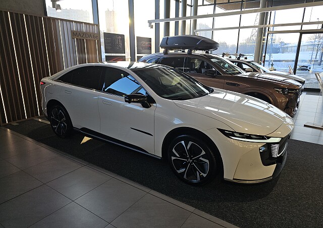 Mazda 6e - Kolor Biały, zdjęcie 10
