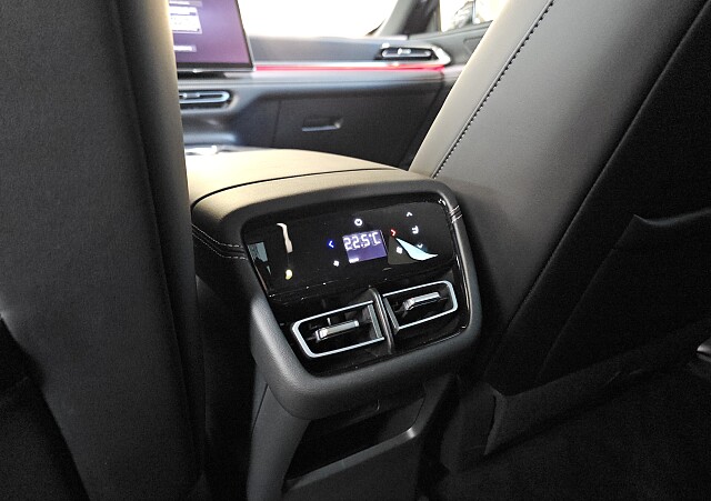 Mazda 6e - Kolor Biały, zdjęcie 15