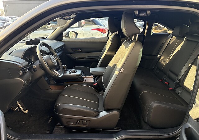 Mazda MX-30 - Kolor Jet Black, zdjęcie 7