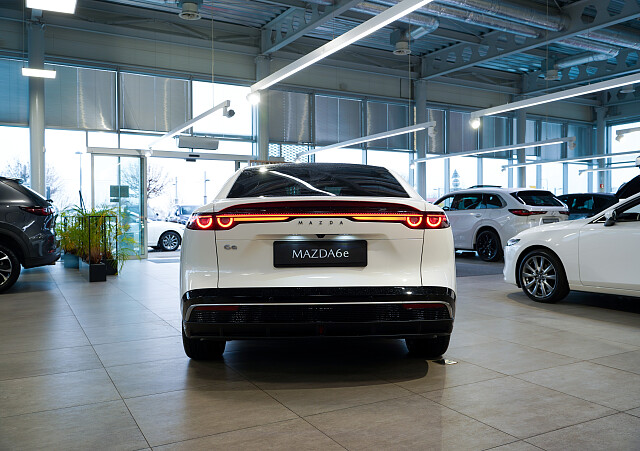 Mazda 6e - Kolor Biały, zdjęcie 6