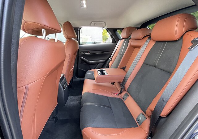 Mazda CX-30 - Kolor Jet Black, zdjęcie 8