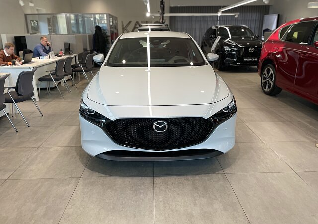 Mazda 3 - Kolor Ceramic Metalic, zdjęcie 3