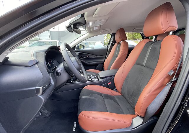 Mazda CX-30 - Kolor Jet Black, zdjęcie 7