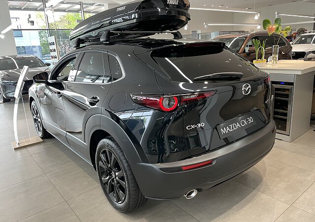 Mazda CX-30 - Kolor Jet Black, zdjęcie 3