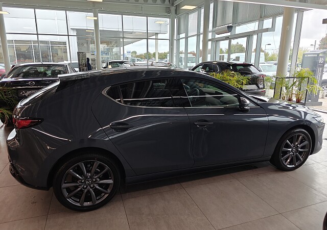 Mazda 3 - Kolor Polymetal Gray, zdjęcie 3