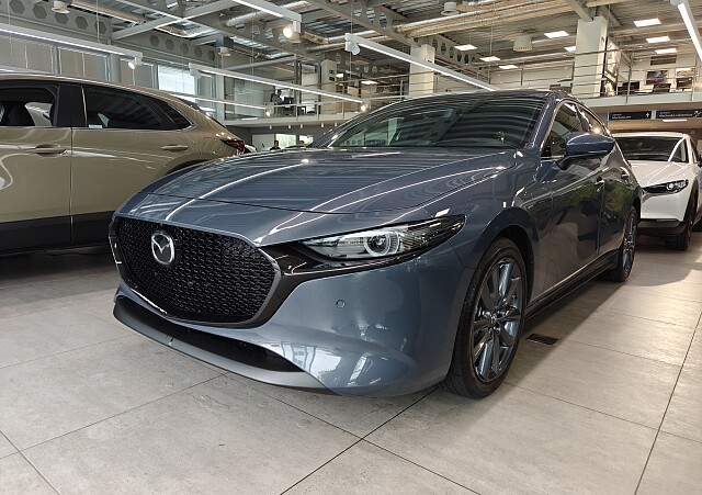 Mazda 3 - Kolor Polymetal Gray, zdjęcie 2