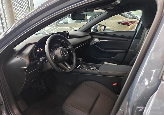 Mazda 3 - Kolor Polymetal Gray, zdjęcie 6