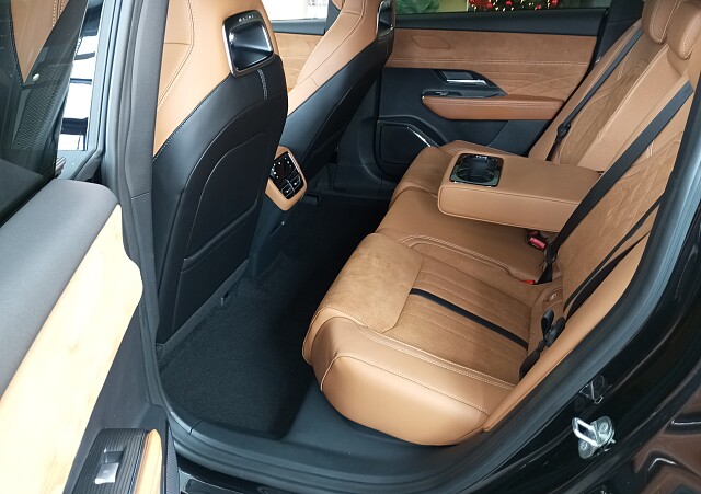 Mazda 6e - Kolor Jet Black, zdjęcie 12