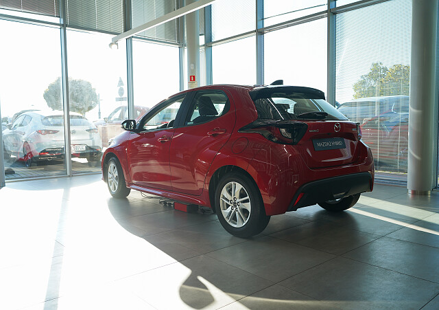 Mazda 2 Hybrid - Kolor Formal Red, zdjęcie 3