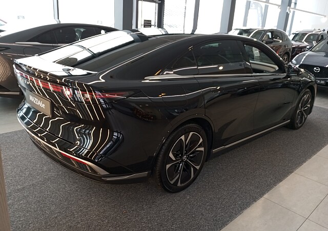 Mazda 6e - Kolor Jet Black, zdjęcie 14