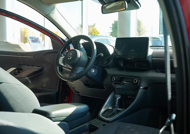 Mazda 2 Hybrid - Kolor Formal Red, zdjęcie 6