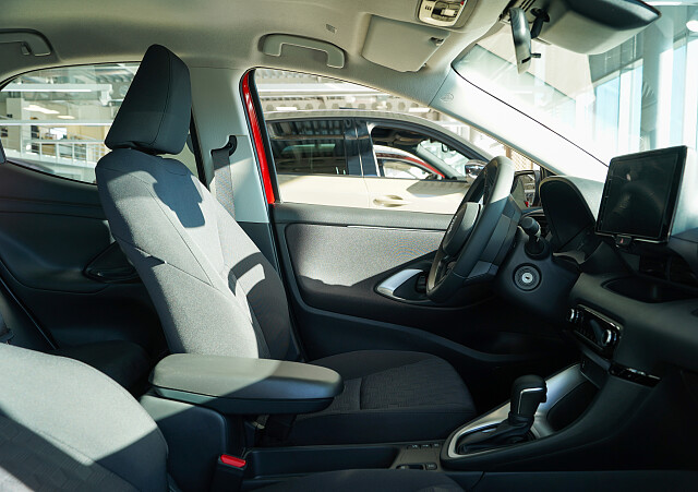 Mazda 2 Hybrid - Kolor Formal Red, zdjęcie 5